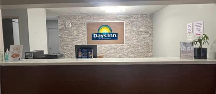 Days Inn & Suites Williamsburg North Lobby