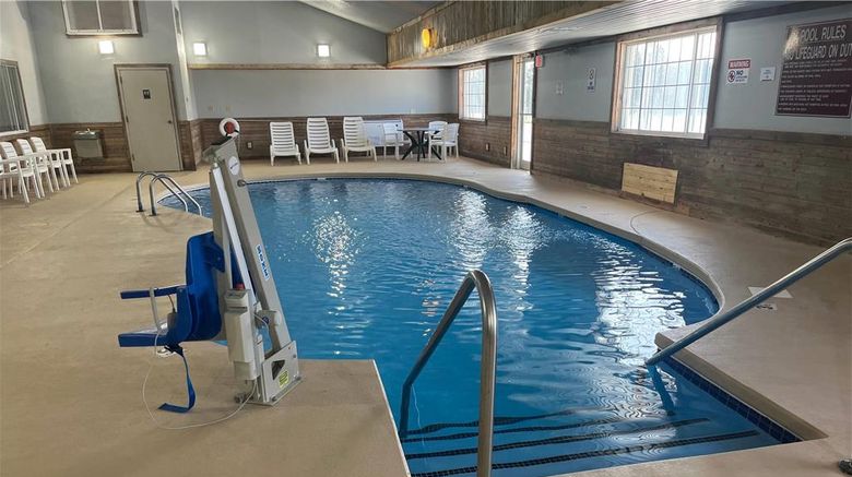 <b>Days Inn & Suites Williamsburg North Pool</b>. Images powered by <a href="https://iceportal.shijigroup.com/" title="IcePortal" target="_blank">IcePortal</a>.