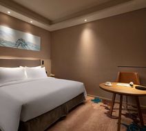 Ramada by Wyndham Zhengzhou Xinzheng Room