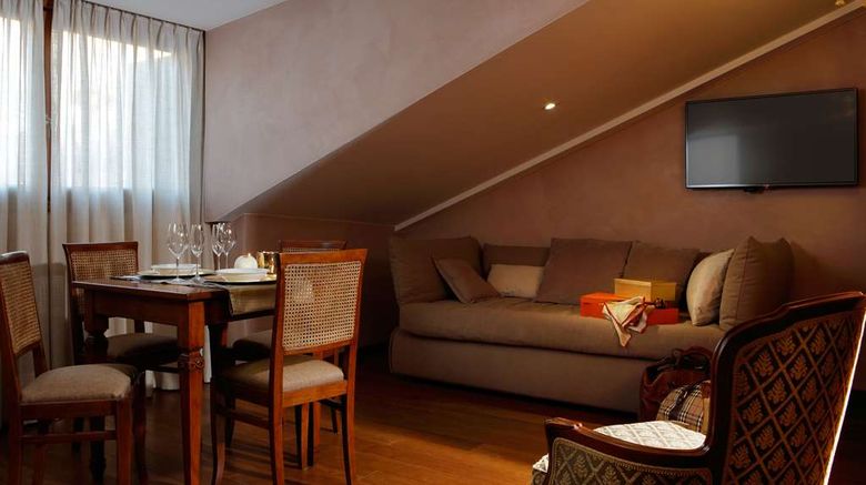 <b>Hotel Bisanzio Suite</b>. Images powered by <a href="https://iceportal.shijigroup.com/" title="IcePortal" target="_blank">IcePortal</a>.