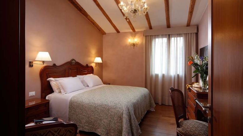 <b>Hotel Bisanzio Suite</b>. Images powered by <a href="https://iceportal.shijigroup.com/" title="IcePortal" target="_blank">IcePortal</a>.