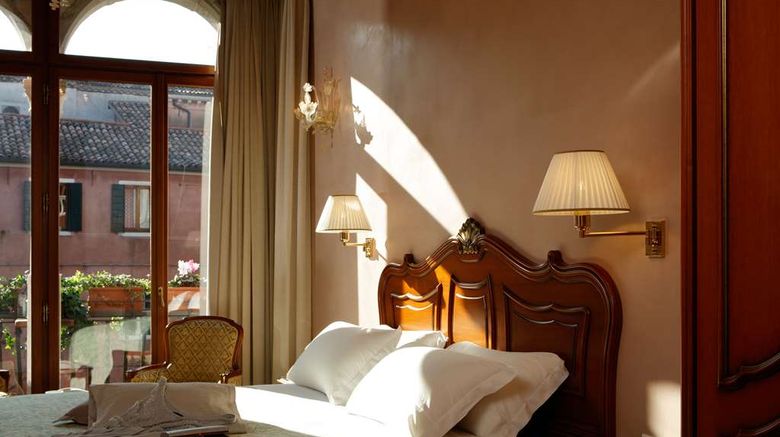 <b>Hotel Bisanzio Suite</b>. Images powered by <a href="https://iceportal.shijigroup.com/" title="IcePortal" target="_blank">IcePortal</a>.