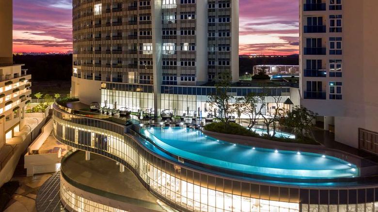 <b>Pinetree Marina Resort Pool</b>. Images powered by <a href="https://iceportal.shijigroup.com/" title="IcePortal" target="_blank">IcePortal</a>.