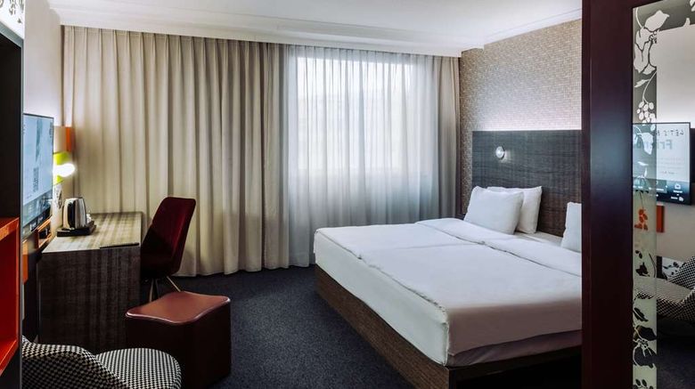 <b>pentahotel Reading Room</b>. Images powered by <a href="https://iceportal.shijigroup.com/" title="IcePortal" target="_blank">IcePortal</a>.