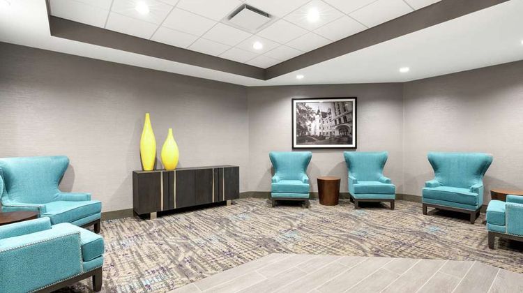 Hampton Inn & Suites Downtown-South Lobby