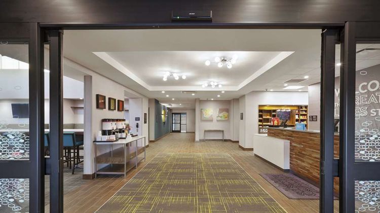 Hampton Inn/Suites Grand Rapids South Lobby