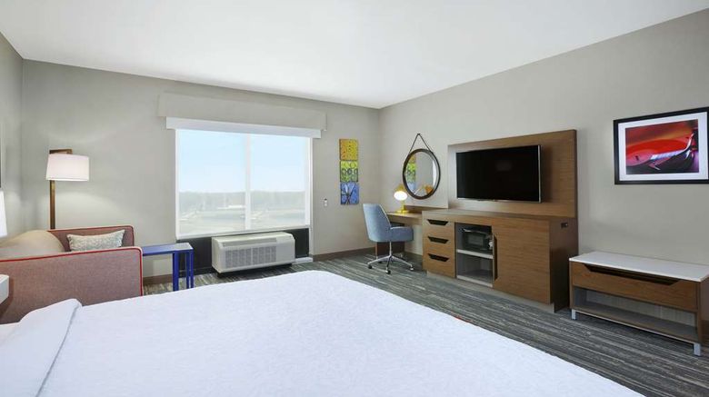 <b>Hampton Inn/Suites Grand Rapids South Room</b>. Images powered by <a href="https://iceportal.shijigroup.com/" title="IcePortal" target="_blank">IcePortal</a>.
