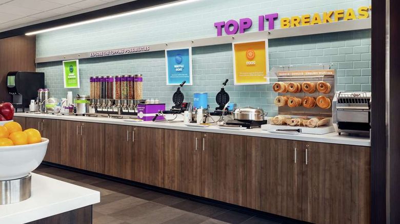 <b>Tru by Hilton Milwaukee Brookfield Restaurant</b>. Images powered by <a href="https://iceportal.shijigroup.com/" title="IcePortal" target="_blank">IcePortal</a>.