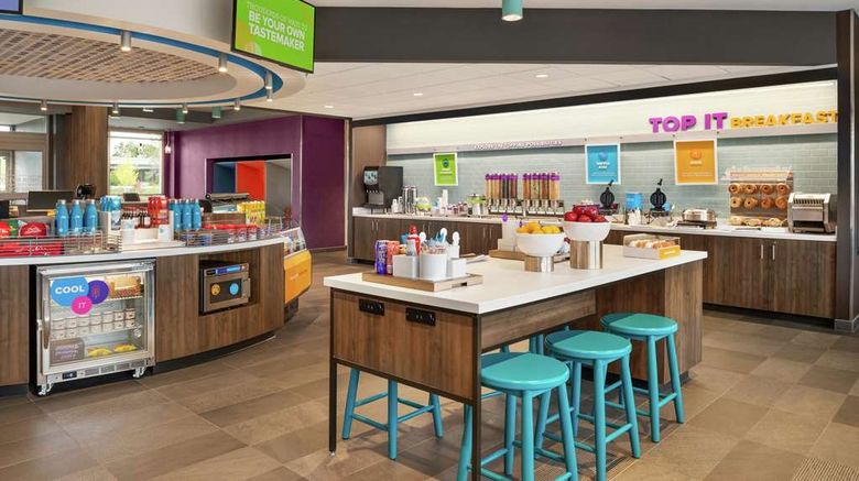 <b>Tru by Hilton Milwaukee Brookfield Restaurant</b>. Images powered by <a href="https://iceportal.shijigroup.com/" title="IcePortal" target="_blank">IcePortal</a>.