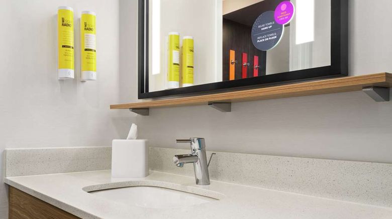 <b>Tru by Hilton Milwaukee Brookfield Room</b>. Images powered by <a href="https://iceportal.shijigroup.com/" title="IcePortal" target="_blank">IcePortal</a>.