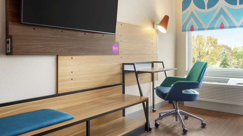 <b>Tru by Hilton Milwaukee Brookfield Room</b>. Images powered by <a href="https://iceportal.shijigroup.com/" title="IcePortal" target="_blank">IcePortal</a>.