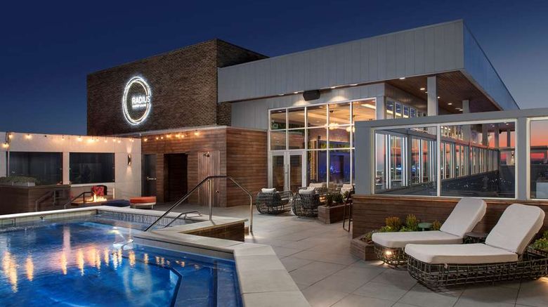 <b>Embassy Suites Knoxville Downtown Pool</b>. Images powered by <a href="https://iceportal.shijigroup.com/" title="IcePortal" target="_blank">IcePortal</a>.