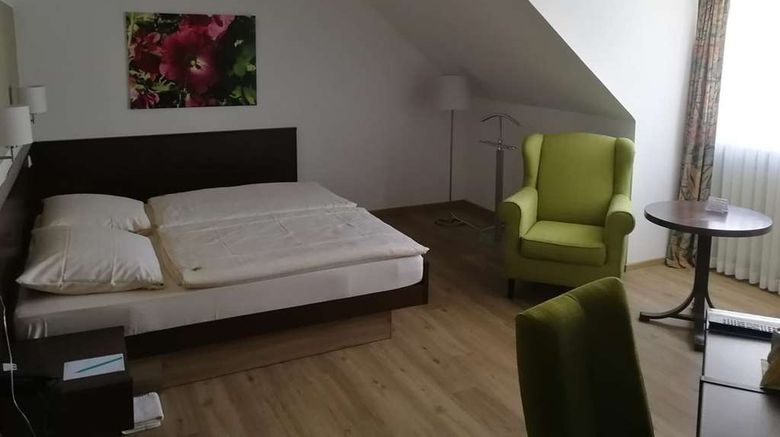 <b>Waldhotel Schaeferberg Room</b>. Images powered by <a href="https://iceportal.shijigroup.com/" title="IcePortal" target="_blank">IcePortal</a>.