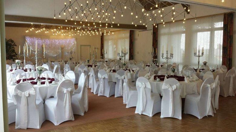 <b>Waldhotel Schaeferberg Restaurant</b>. Images powered by <a href="https://iceportal.shijigroup.com/" title="IcePortal" target="_blank">IcePortal</a>.