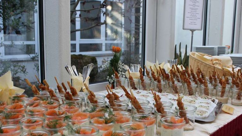 <b>Waldhotel Schaeferberg Restaurant</b>. Images powered by <a href="https://iceportal.shijigroup.com/" title="IcePortal" target="_blank">IcePortal</a>.