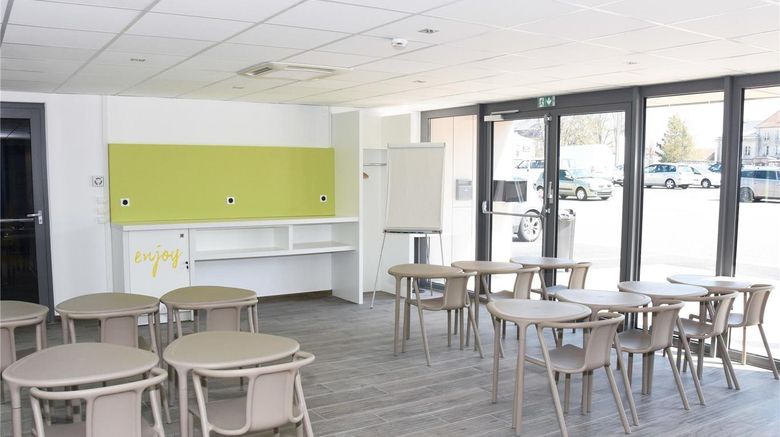 <b>Ibis Budget Langres Meeting</b>. Images powered by <a href="https://iceportal.shijigroup.com/" title="IcePortal" target="_blank">IcePortal</a>.