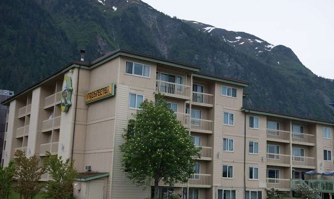 Ramada by Wyndham Juneau Exterior