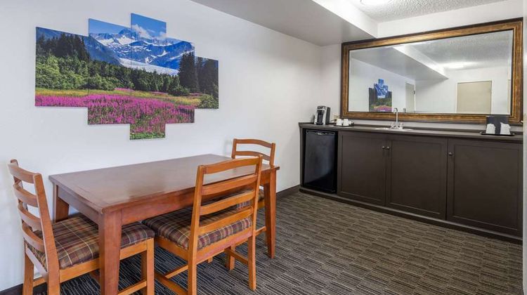 Ramada by Wyndham Juneau Suite