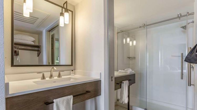 Windmill Suites Surprise Room