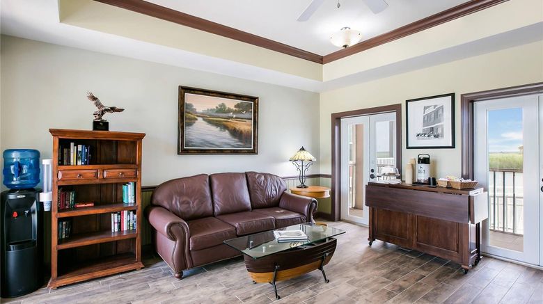 <b>Water Street Hotel & Marina, Ascend Coll Lobby</b>. Images powered by <a href="https://iceportal.shijigroup.com/" title="IcePortal" target="_blank">IcePortal</a>.