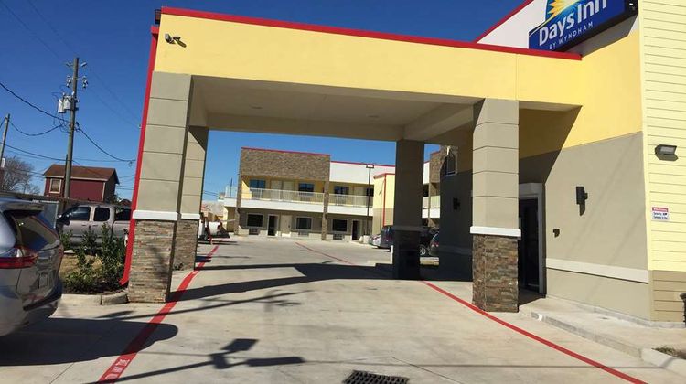 Days Inn by Wyndham Freeport Exterior