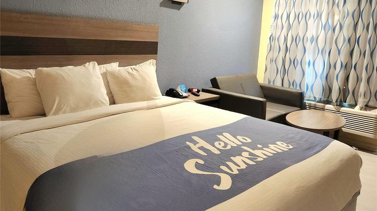 Days Inn by Wyndham Freeport Room
