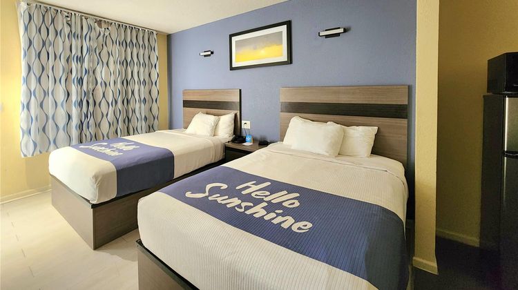 Days Inn by Wyndham Freeport Room