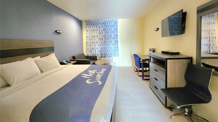 Days Inn by Wyndham Freeport Room