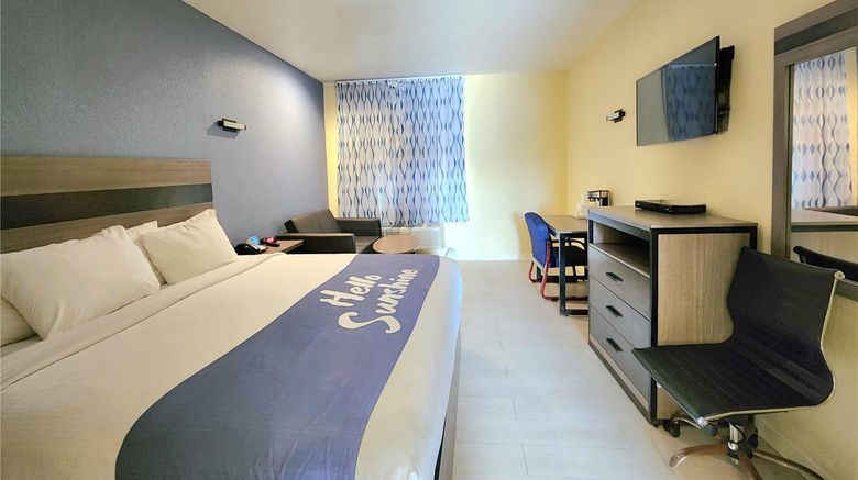 <b>Days Inn by Wyndham Freeport Room</b>. Images powered by <a href="https://iceportal.shijigroup.com/" title="IcePortal" target="_blank">IcePortal</a>.