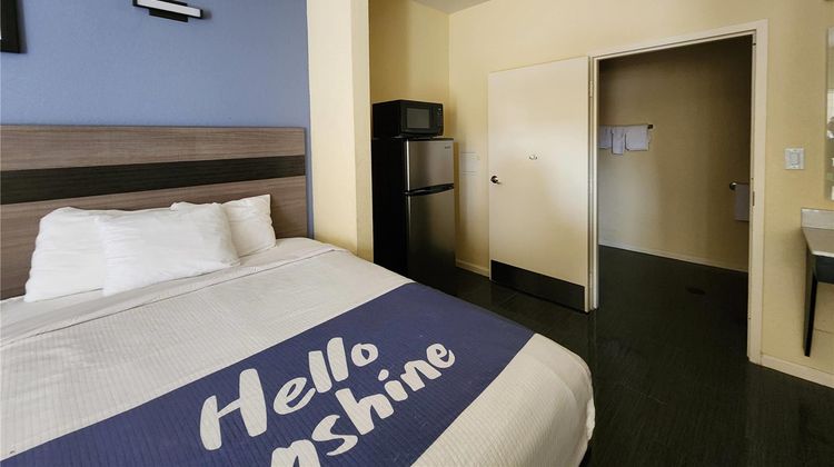 Days Inn by Wyndham Freeport Room