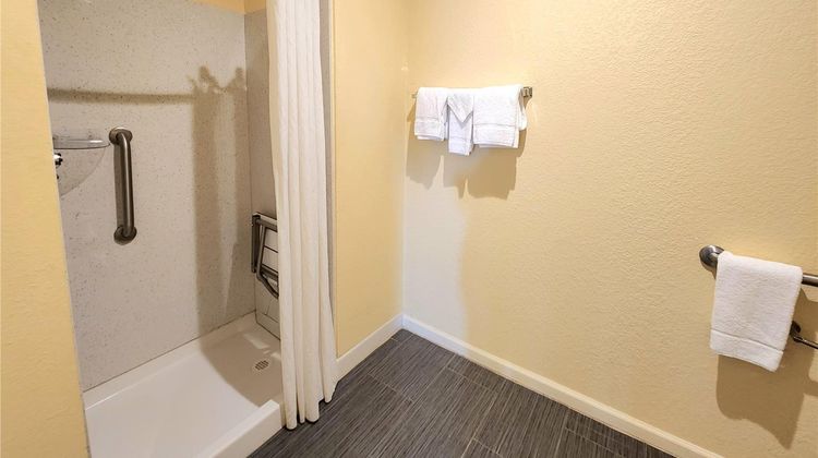 Days Inn by Wyndham Freeport Room