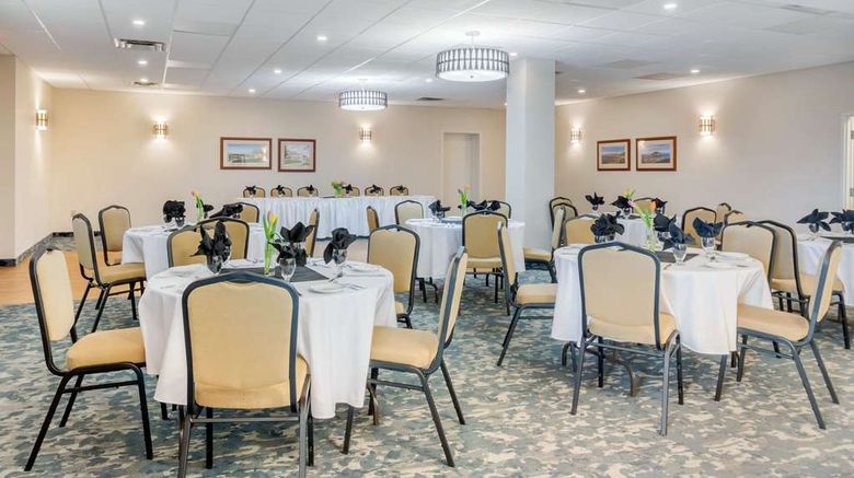 <b>Quality Hotel Clarenville Meeting</b>. Images powered by <a href="https://iceportal.shijigroup.com/" title="IcePortal" target="_blank">IcePortal</a>.