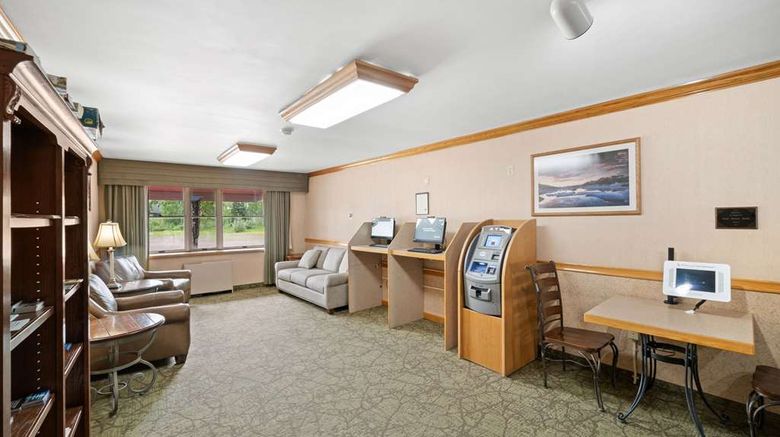 <b>Clarion Hotel & Suites Fairbanks Lobby</b>. Images powered by <a href="https://iceportal.shijigroup.com/" title="IcePortal" target="_blank">IcePortal</a>.