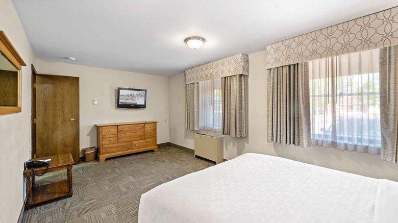 <b>Clarion Hotel & Suites Fairbanks Suite</b>. Images powered by <a href="https://iceportal.shijigroup.com/" title="IcePortal" target="_blank">IcePortal</a>.