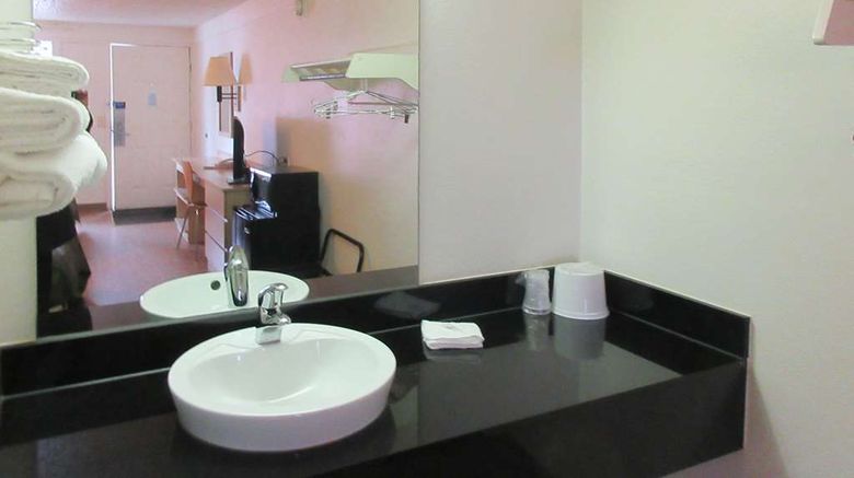 <b>Rodeway Inn Washington Room</b>. Images powered by <a href="https://iceportal.shijigroup.com/" title="IcePortal" target="_blank">IcePortal</a>.
