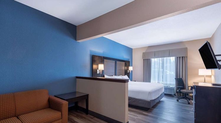 Baymont by Wyndham Kirksville Univ Area Suite