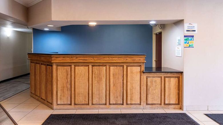 <b>Baymont by Wyndham Kirksville Univ Area Lobby</b>. Images powered by <a href="https://iceportal.shijigroup.com/" title="IcePortal" target="_blank">IcePortal</a>.