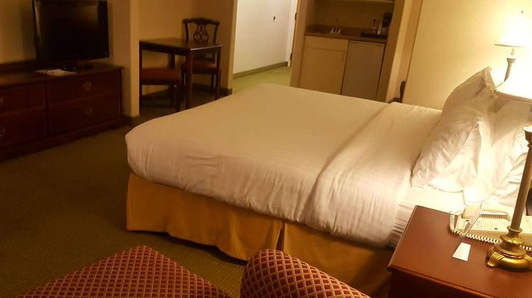 Baymont by Wyndham Belen Room