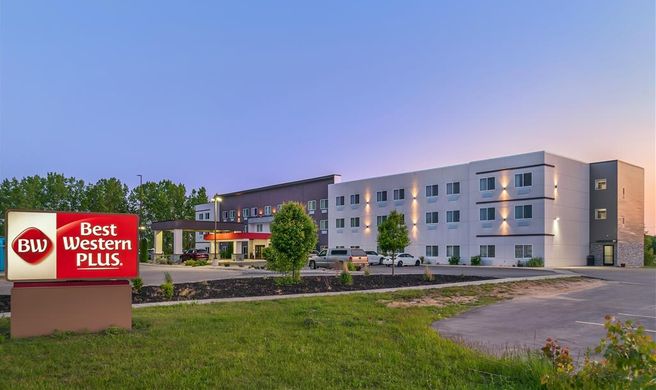 Best Western Plus Wayland Hotel Exterior
