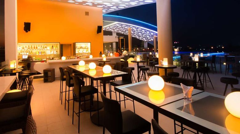 <b>Sun & Moon Urban Hotel Restaurant</b>. Images powered by <a href="https://iceportal.shijigroup.com/" title="IcePortal" target="_blank">IcePortal</a>.