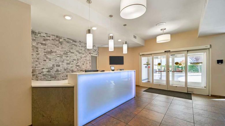 <b>Best Western Crater Lake Hwy White City Lobby</b>. Images powered by <a href="https://iceportal.shijigroup.com/" title="IcePortal" target="_blank">IcePortal</a>.