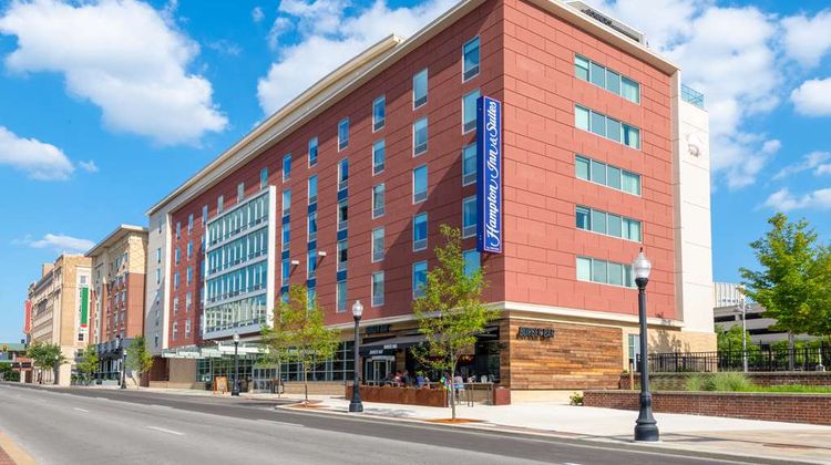 Hampton Inn & Suites Fort Wayne Downtown Exterior