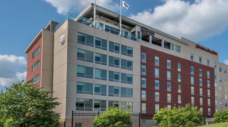 Hampton Inn & Suites Fort Wayne Downtown Exterior