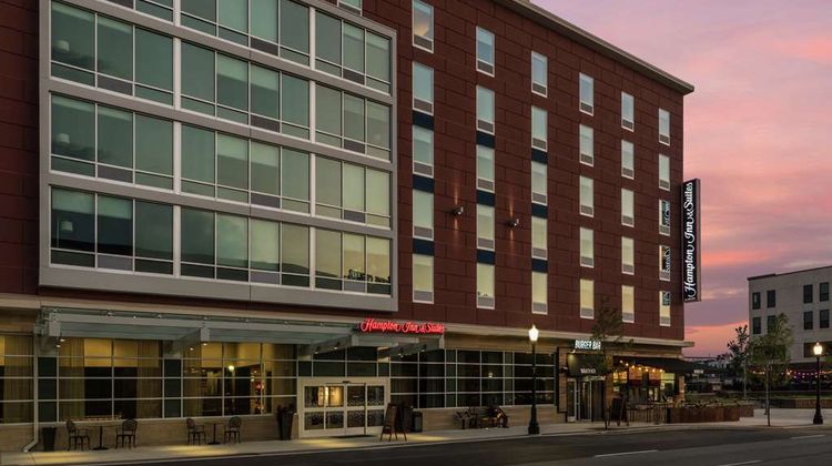 Hampton Inn & Suites Fort Wayne Downtown Exterior