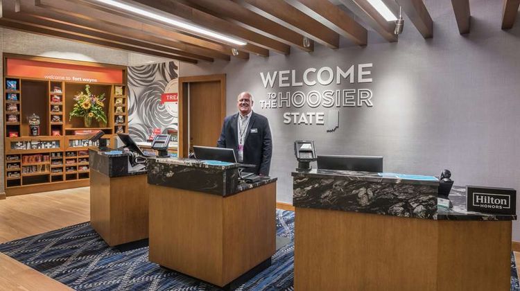 Hampton Inn & Suites Fort Wayne Downtown Lobby