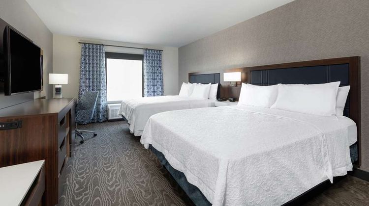 Hampton Inn & Suites Fort Wayne Downtown Room