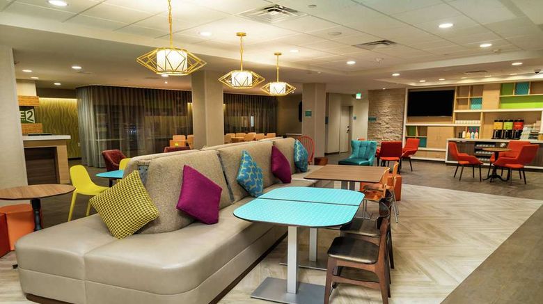 <b>Home2 Suites Roseville/Sacramento Lobby</b>. Images powered by <a href="https://iceportal.shijigroup.com/" title="IcePortal" target="_blank">IcePortal</a>.
