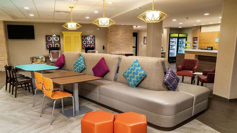 <b>Home2 Suites Roseville/Sacramento Lobby</b>. Images powered by <a href="https://iceportal.shijigroup.com/" title="IcePortal" target="_blank">IcePortal</a>.