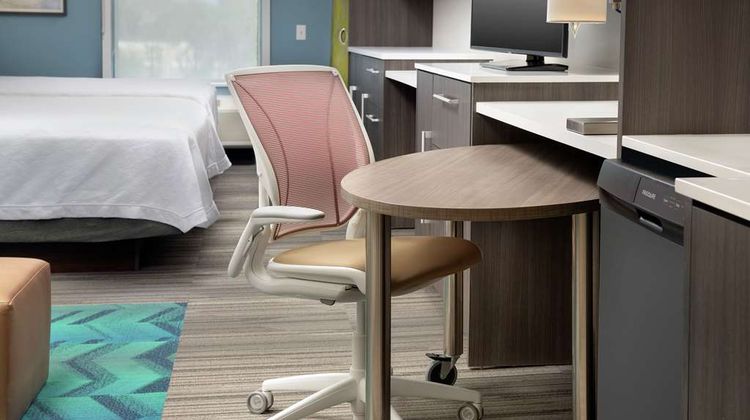 Home2 Suites by Hilton Phoenix Airport S Room