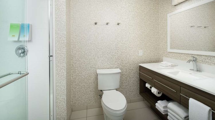 Home2 Suites by Hilton Phoenix Airport S Room